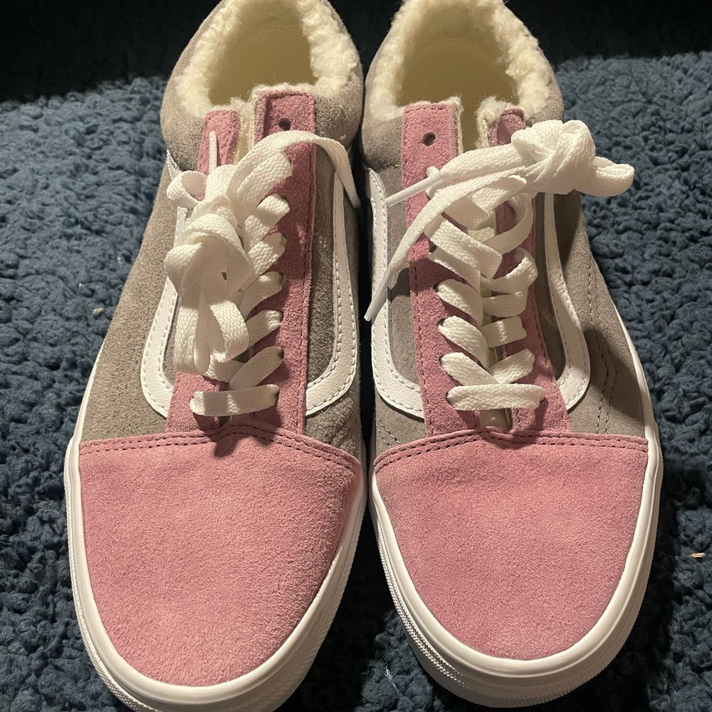 Brand New women’s Van size 8.5 pink gray and white